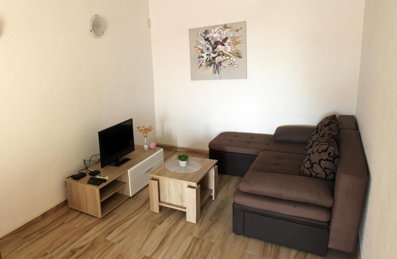 Apartmani Ljubo Primosten Exterior photo
