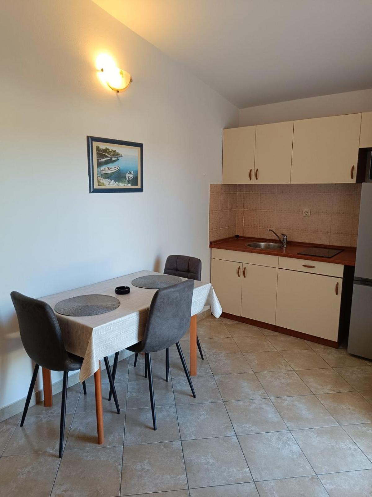 Apartmani Ljubo Primosten Exterior photo
